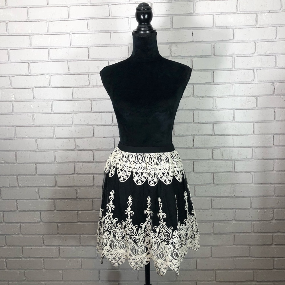 Design Lab Embroidered‎ Black and White Mini Skirt